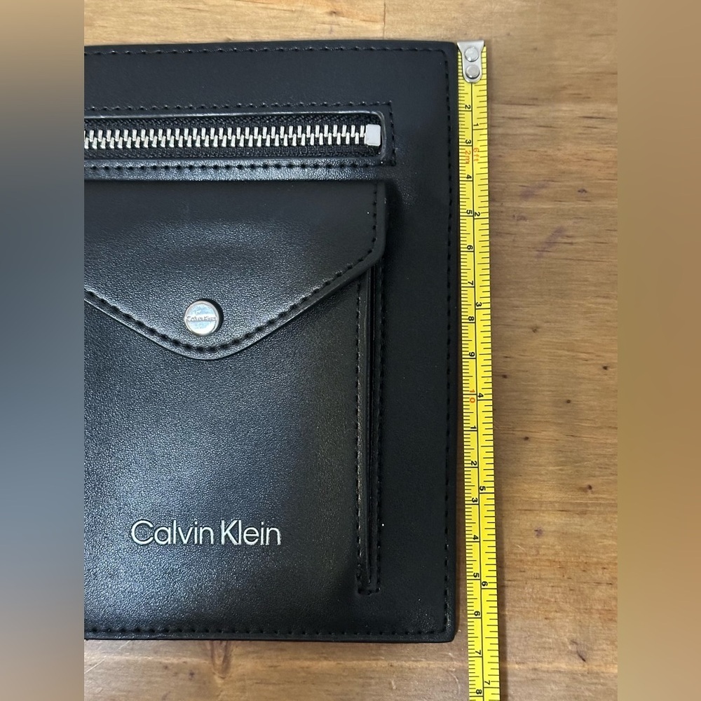 Calvin Klein Wristlet Wallet Black - Picture 8 of 8